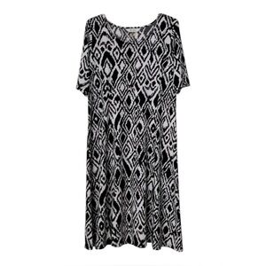 TanJay Dress Elbow sleeves, flowy bottom. Size 14
Measurements below